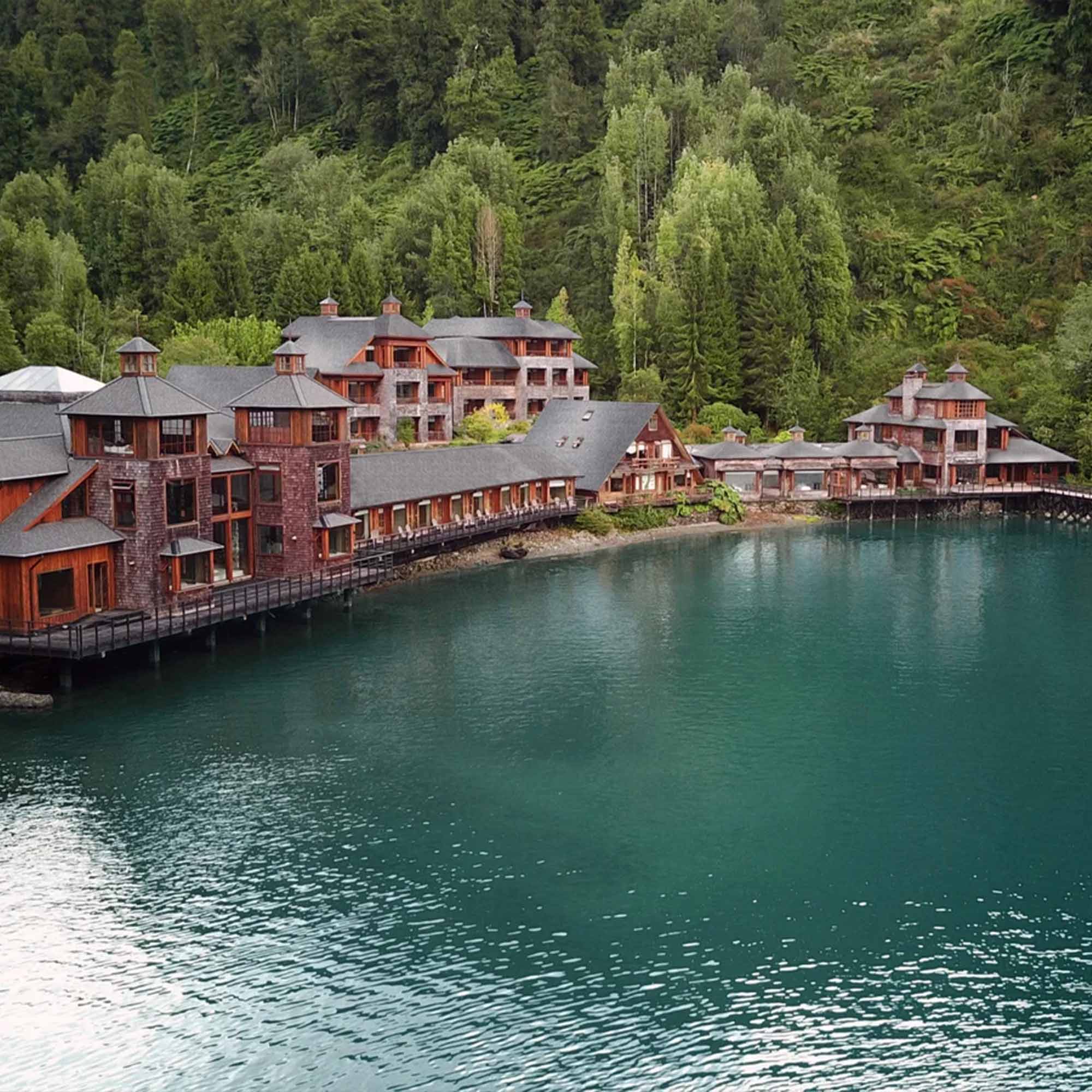 lolaroute-tours-carretera-austral-puyuhuapi